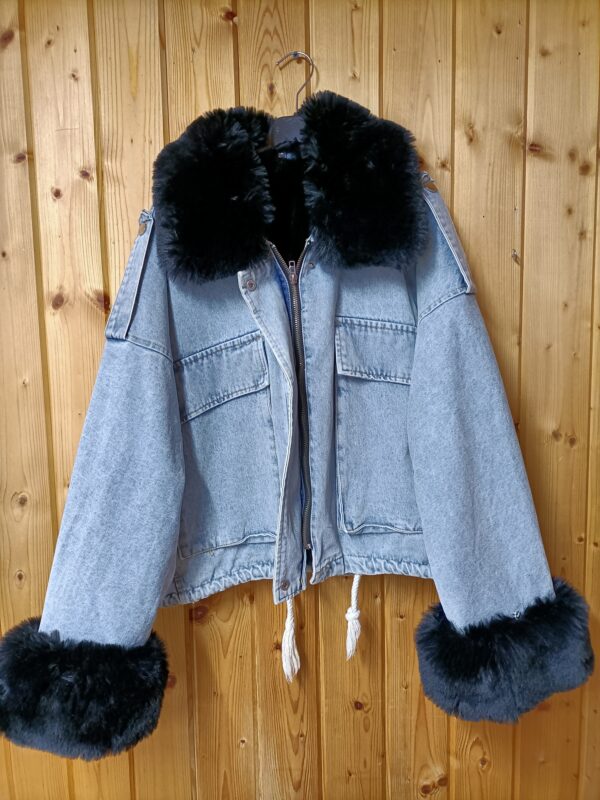 Kurtka Jeans niebieska  2w1 z czarnym futerkiem r. S/M