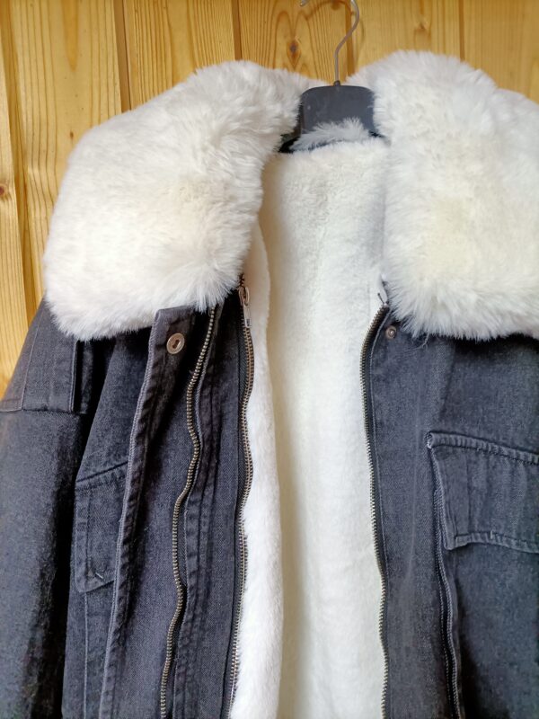 Kurtka Jeans Czarna 2w1 z białym futerkiem r. S/M - obrazek 3