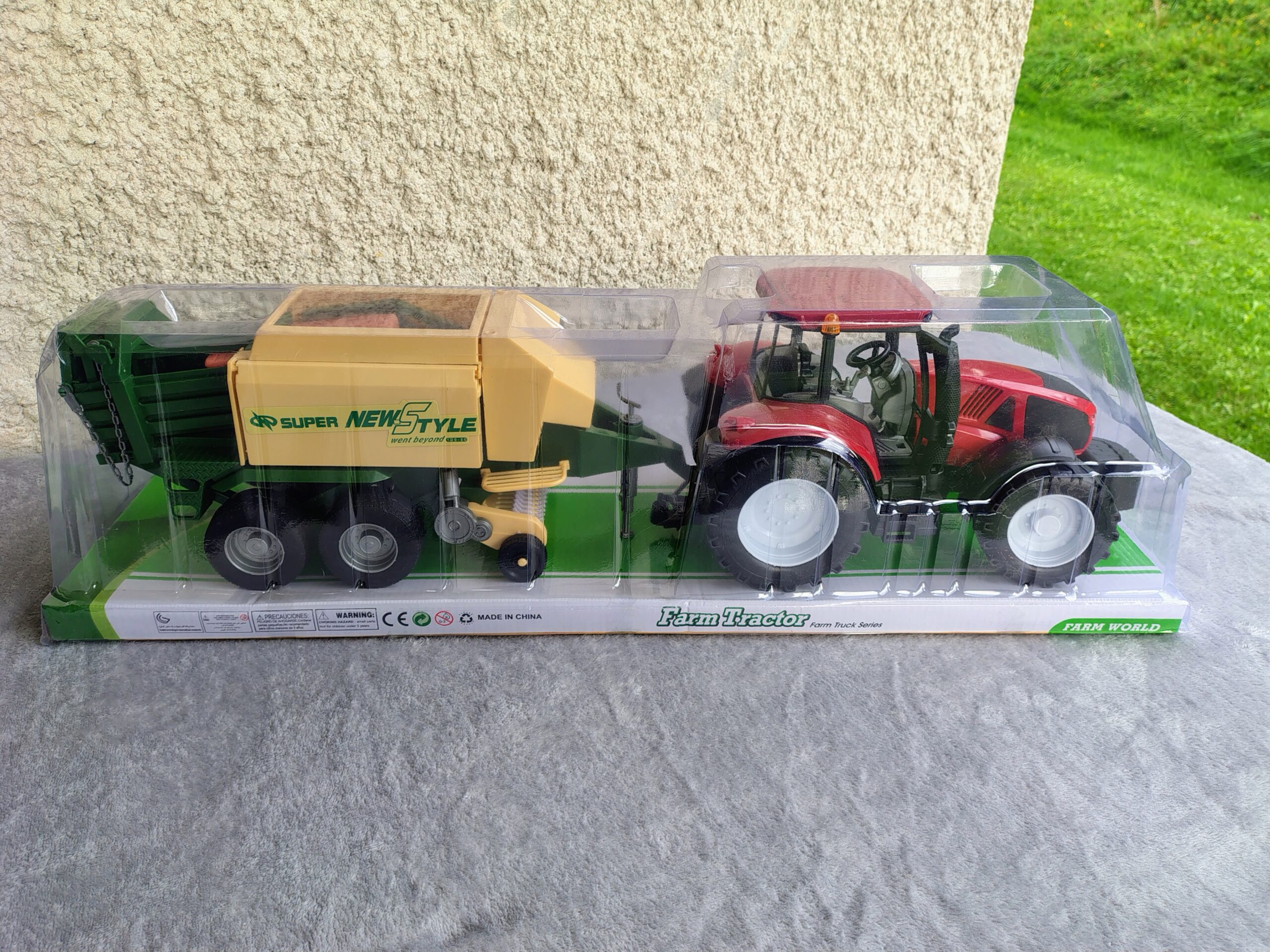 Duży traktor Ciągnik z przyczepą do prasowania snopków - obrazek 2